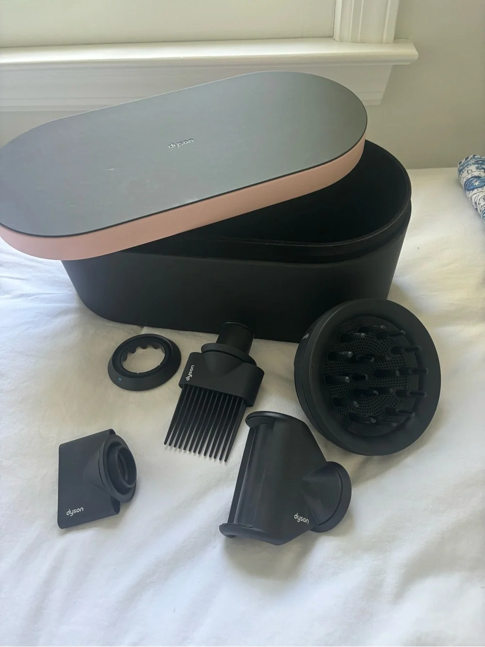 Dyson box and attachments